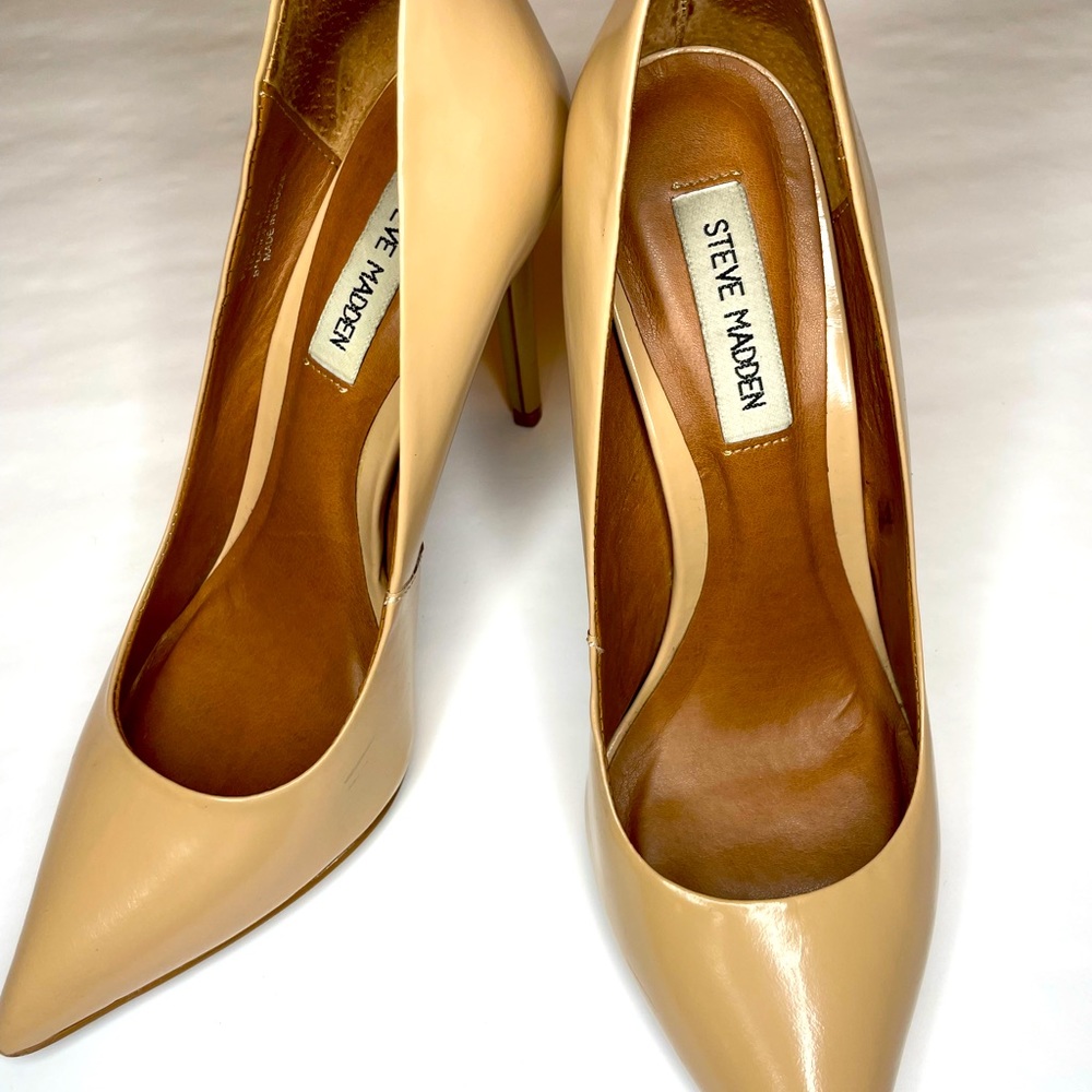 Classic Nude heels! Size 9